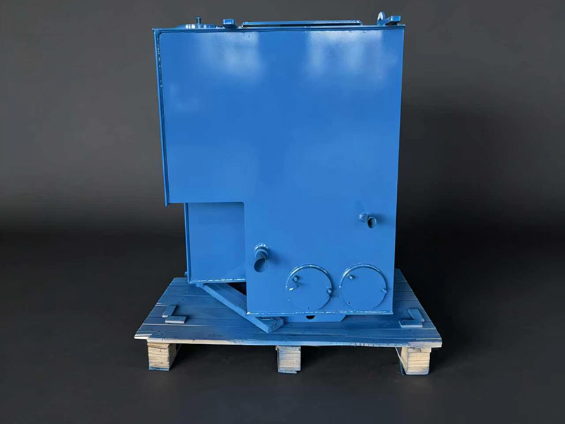 重装叉装车油箱